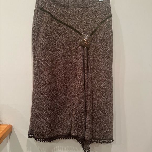 Chocolate Brown Skirt Vintage with Medallion Accent & Pom-Pom Trim Sz 8 - Picture 3 of 10